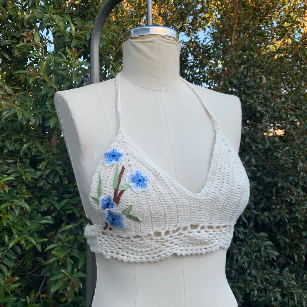 Forever 21 Cream Crochet Halter Top Blue Floral Appliqué Boho Bralette - Picture 2 of 7